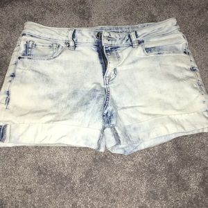Size 4 acid wash jean shorts.